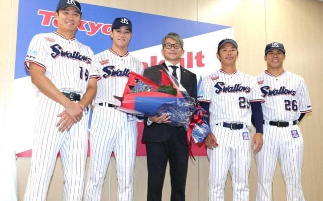 ヤクルト・石川「大きな花丸あげたい」すがすがしく引退会見　２００勝届かなくても「１８８勝は誇り」記録にも記憶にも残る小さな大投手