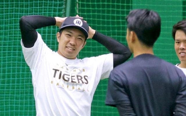 阪神・石井　５日いよいよ１軍昇格　左アキレス腱の断裂から２０６日　時折笑顔で軽快な足どり披露