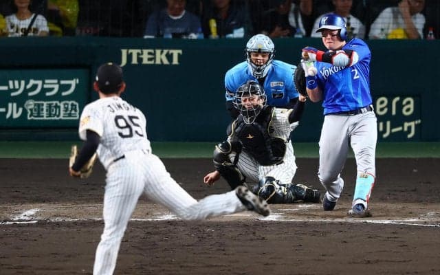 【DeNA】牧秀悟にアクシデント…右手首付近に死球受け、５回の守備から交代
