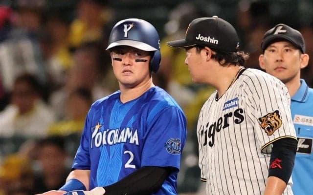阪神　大山悠輔　死球で激怒のＤｅＮＡ・牧に帽子を取って謝罪　二回には左肩付近へ危険なボールを投じられても冷静な対応