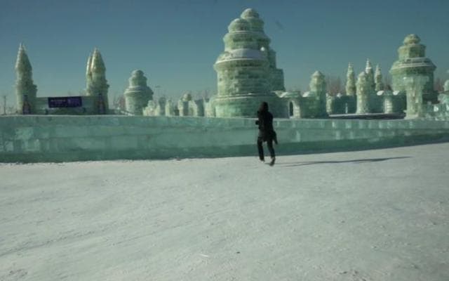 気温マイナス25℃！極寒の中フリーランニングで駆け抜ける衝撃映像