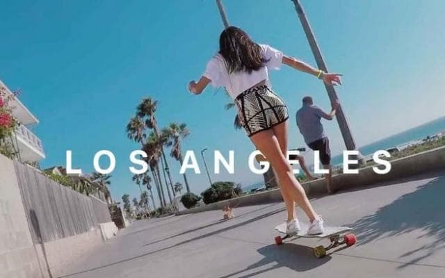 SNSで話題沸騰中！“コ・ヒョジュ”可愛すぎるロングスケートボーダー