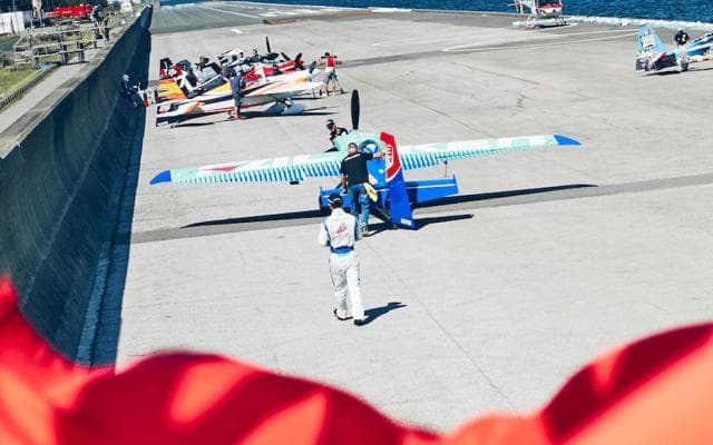 フォトグラファー 柏崎佑介氏が見た、室屋義秀