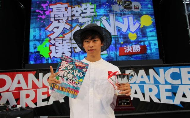 連覇達成!前回覇者TAKUMIが高校生No.1ダンサーに輝く