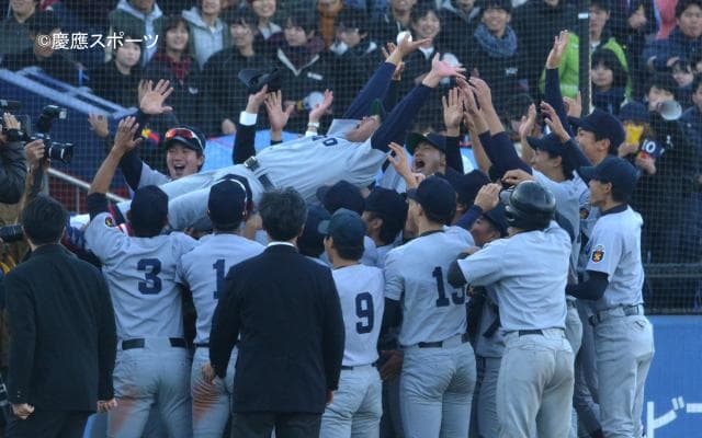 慶大　これが真の全員野球だ！宿敵下し７季ぶりＶ／早大2回戦