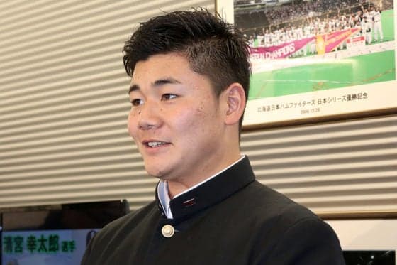 ハム清宮が入寮前に“独り立ちの儀式”　自宅地下で父と最後のティー打撃