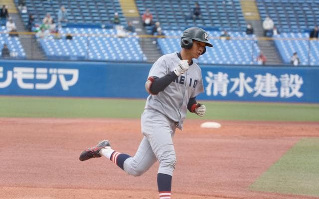 がむしゃらな副将に待望の一発 慶應・内田