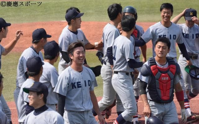 This is KEIOBASEBALL! 粘って、つないで、ルーキー渡部がサヨナラ打 明大③