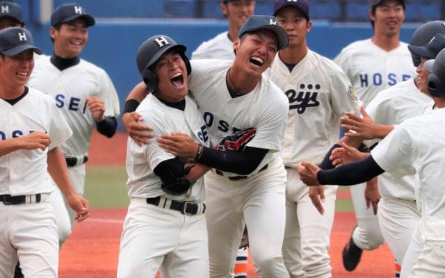 4年生が9回裏に執念を見せる！最後は代打・吉岡が『勝負強さ』を発揮するサヨナラの一打を放ち、宿敵明大から先勝！　/東京六大学野球秋季リーグ戦 第2週 明大2回戦