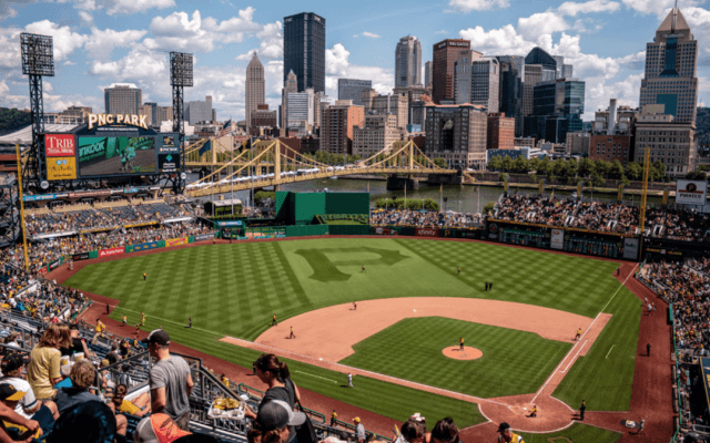 広島ドラ1小園がオープン戦初スタメンで“プロ2号” 開幕1軍へアピール弾