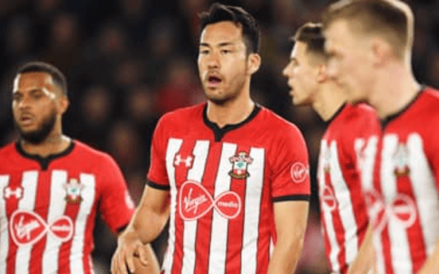 プレミア７年目の吉田麻也は、主審との駆け引きもスキルアップ