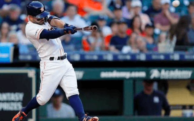 【MLB】アルトゥーベ、1試合2発で3戦4発と量産　3本が“看板直撃”＆“看板越え”弾