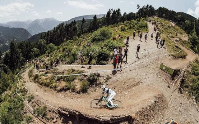 高低差626mのトリッキーコースを駆け下りる！ UCI MTBワールドカップ第4戦見どころ