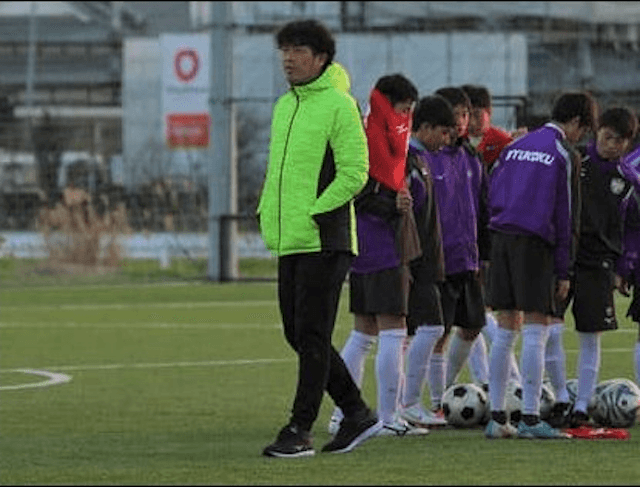 高校サッカーで奮闘。社会の厳しさを知る元Ｊリーガー監督の過酷な現実