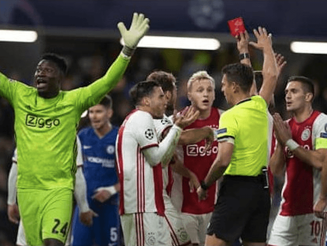 CB２人退場のアヤックス。ラスト十数分で見せた攻撃サッカーの神髄