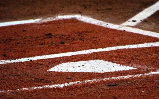 山田哲人、球団初の5億円単年契約でサイン