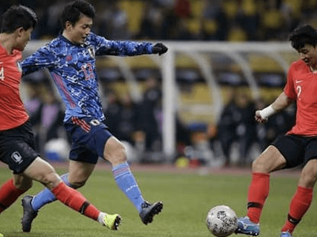 スペインの知将が指摘。森保ジャパンの３バックが改善すべきポイント