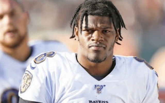 NFLプレーオフ開幕。MVP最有力の韋駄天QBが新時代を切り開く