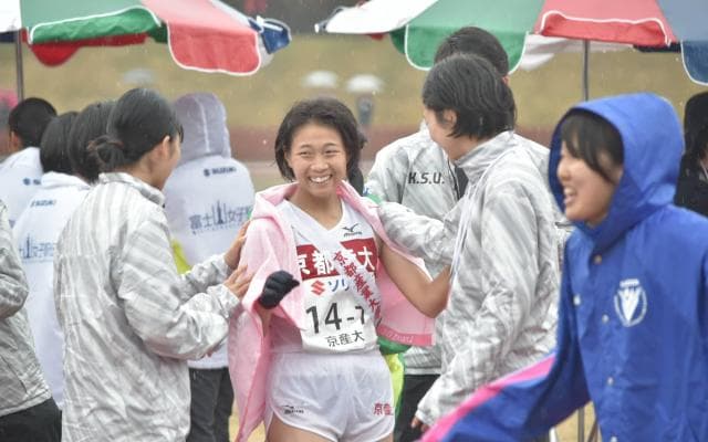 《陸上競技部》雨の富士山女子駅伝　笑顔でフィニッシュ