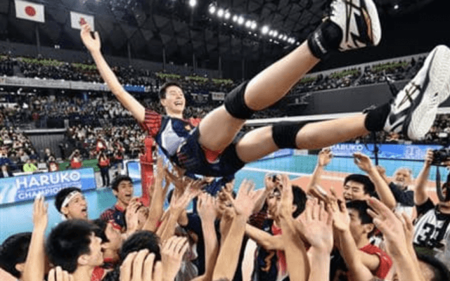 東山が悲願の初優勝　駿台学園にストレート勝ち／春高バレー