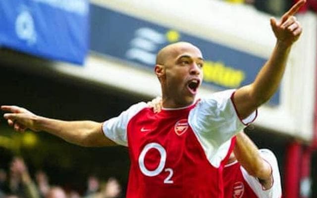 「無敵チーム」で抜群の存在感。アンリはゴールを優雅に軽々と決めた