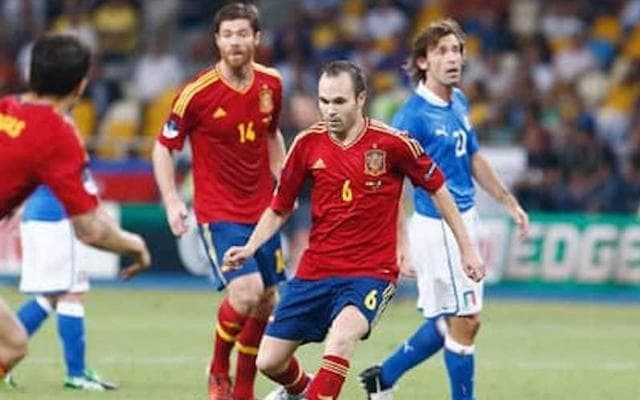 イニエスタが「スター性を求める」バロンドールに最も近づいた瞬間