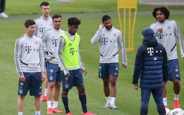 ブンデスリーガは試合前に全選手検査。スタジアムに入れるのは何人？
