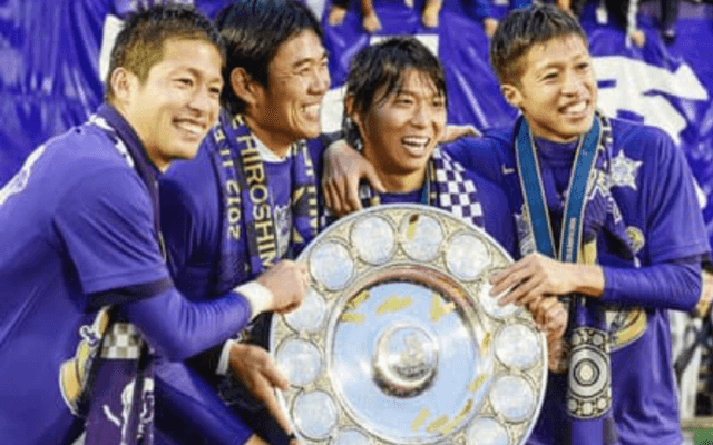 いじられ監督とやんちゃな選手たち。2012年優勝の広島は底抜けに明るかった