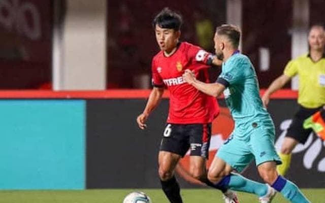 久保建英がバルサ戦でボス感を証明。日本人選手として未知の領域にいる