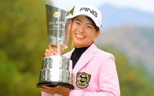 渋野日向子が「やっと落ちた」。コーチが語った予選落ち→優勝の裏側
