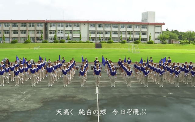 高校生が球児に熱いエール 演奏と行進で開会式を演出