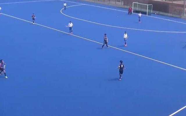 ホッケー(山梨)【１Ｑ】山梨学院高校　対　白根高校　