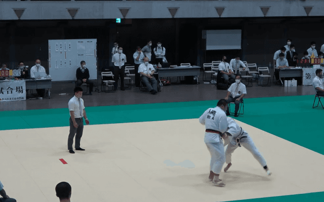 柔道（東京都）第二試合場　男子2年 準決勝(左)
