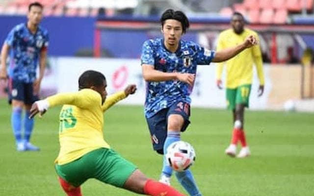 スペイン人指導者が日本代表カメルーン戦に苦言。「ボランチは左右逆」