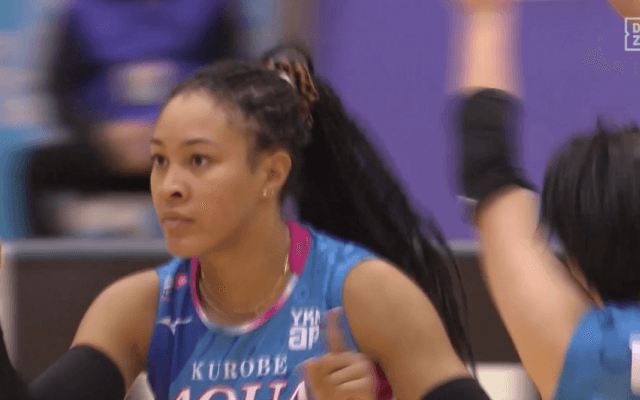 【動画】KUROBEリー シモーンの強烈スパイク集 - V1女子（1月23日岡山戦）