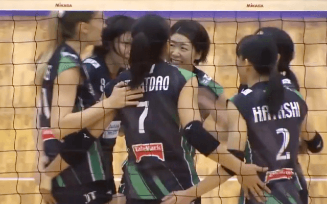 【動画】デンソーの田代佳奈美が懸命に伸ばした足でボールをつなぐ - V1女子（2月7日）