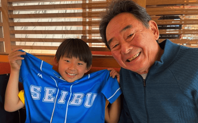 ⚾︎東尾修じぃじが孫と⚾︎〇〇2S⁉️「やっぱり西武なんですね✨」