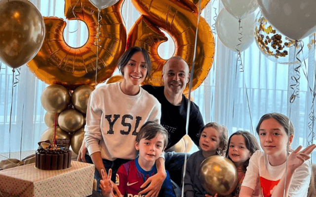⚽️イニエスタ、誕生日の家族ショットに反響✨
