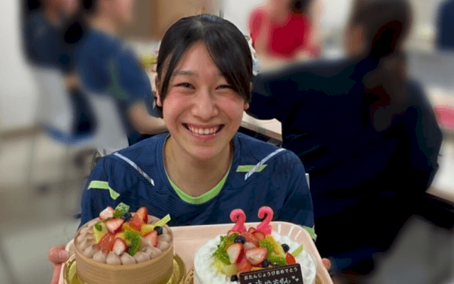 池江璃花子もいいね🏐石川真佑、誕生日ケーキ🎂に笑顔「22歳になりました🌷」