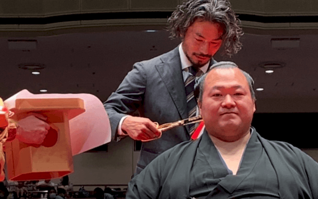 ⚽️佐藤勇人、元豊ノ島・井筒親方の断髪式で「大樹、18年間お疲れ様でした」