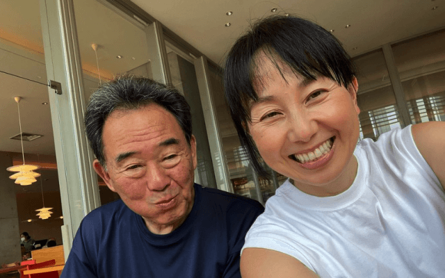 ⛳️東尾理子、父娘ショットに反響「ケンカ投法のトンビさん！」