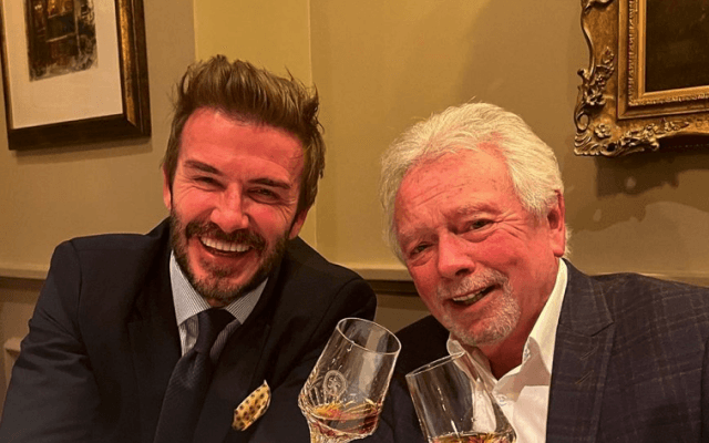 ⚽️ベッカム、ダンディー過ぎる💦父とツーショット❣️大反響