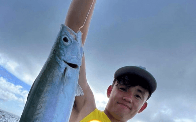 ⚽️久保建英、🏖〇〇でオフ満喫⁉️🐟釣りの腕前も披露