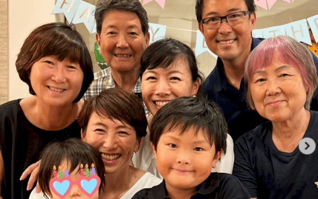 🎾杉山愛、🎂誕生日会で大家族ショット❤️「✨NHK解説から帰ってお誕生日」