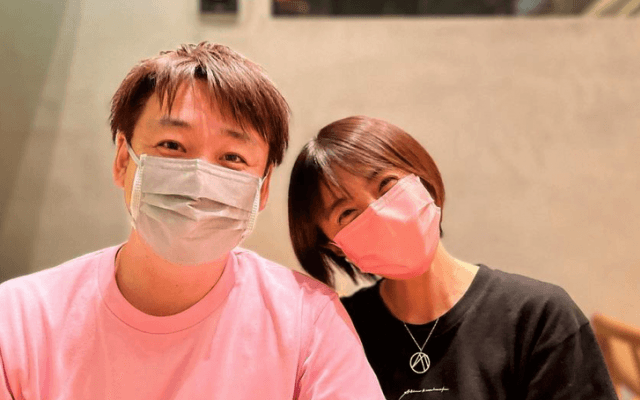 🌈小林麻耶（​國光真耶）、新婚❤️ペアルックを夫が披露⁉️「blackT-shirtだよ😊✨」