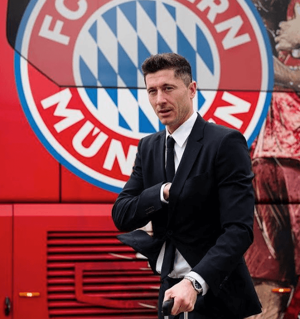 バルサ完全移籍の⚽️レバンドフスキ、インスタにコメント殺到‼️「幸せな8年間」