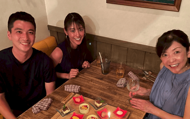 🌈後藤久美子にも遭遇⁉️岡副麻希、美魔女❤️母との家族ショットに「ステキ😍」の声