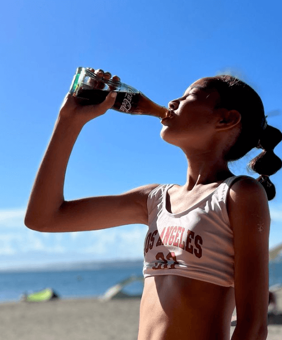 「CMみたい😍」宮本和知の妻❤️ビーチ🏖で美ボディーに反響