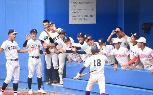 初開催の宮城県高野連選抜VS仙台六大学連盟選抜　球場を彩った笑顔と熱戦