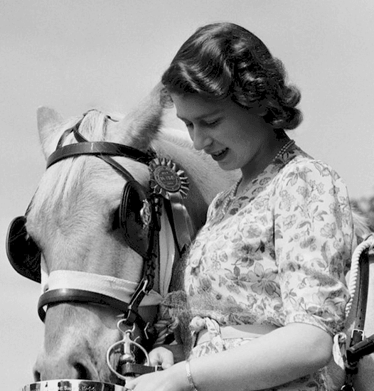 ⚽️ベッカム、🇬🇧エリザベス女王を偲ぶ投稿に世界中から100万超えいいね